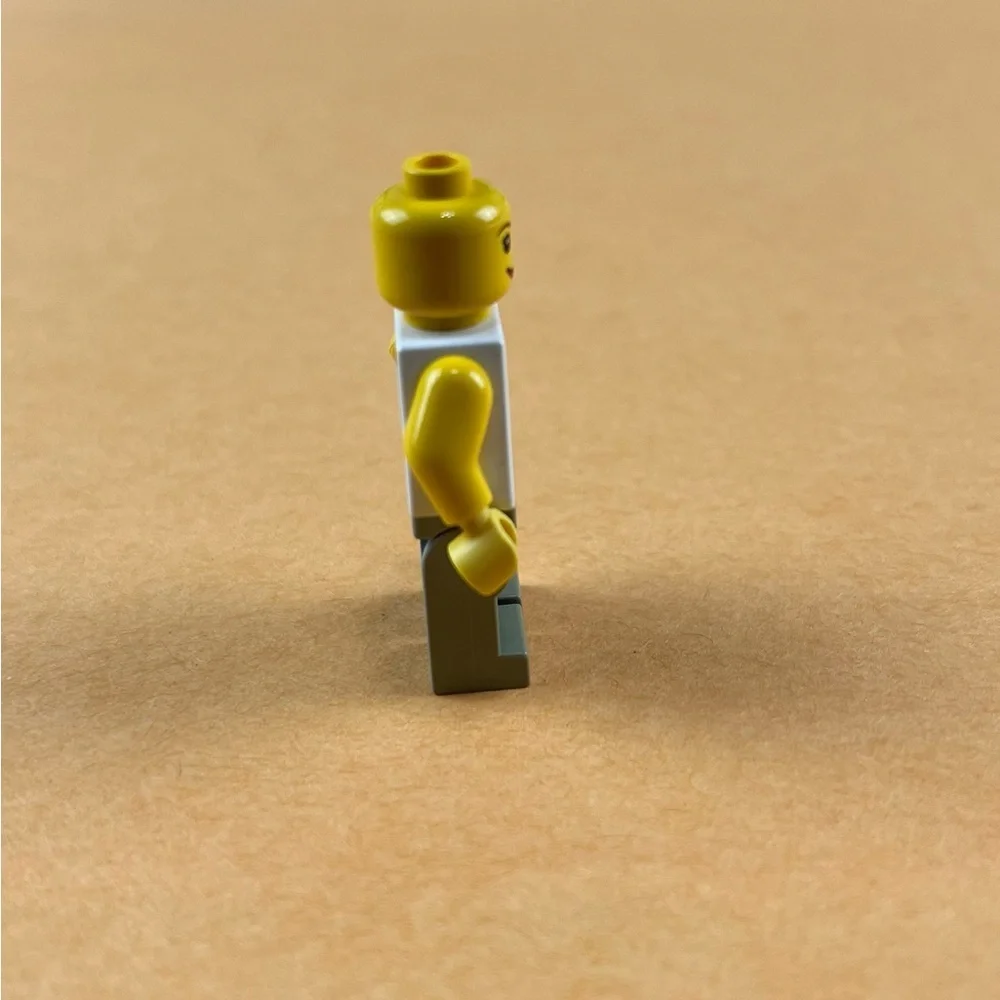 LEGO Girl Female Classic Town Minifigure Smiling Face Flower Top 2”